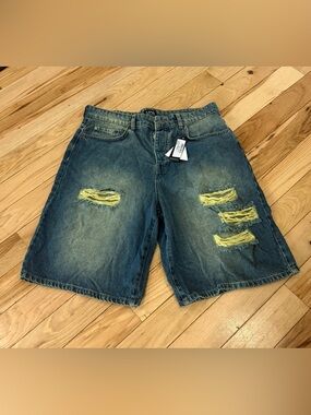 BoohooMAN rigid knee rip tinted jorts men’s size 34 green wash distressed shorts